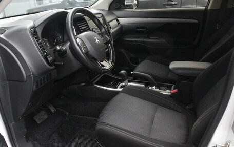 Mitsubishi Outlander III рестайлинг 3, 2018 год, 1 990 000 рублей, 6 фотография