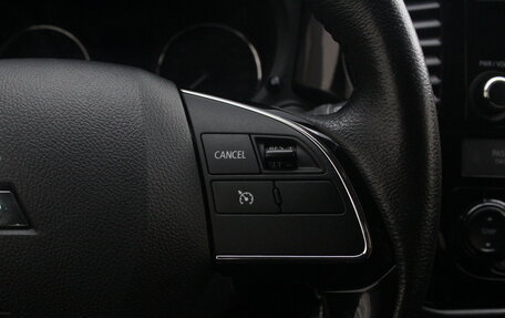 Mitsubishi Outlander III рестайлинг 3, 2018 год, 1 990 000 рублей, 12 фотография