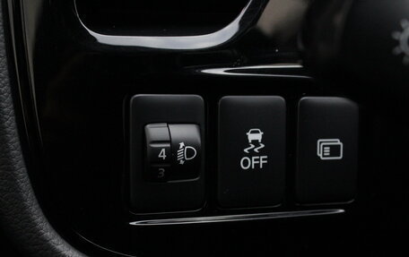 Mitsubishi Outlander III рестайлинг 3, 2018 год, 1 990 000 рублей, 15 фотография