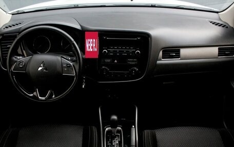 Mitsubishi Outlander III рестайлинг 3, 2018 год, 1 990 000 рублей, 7 фотография