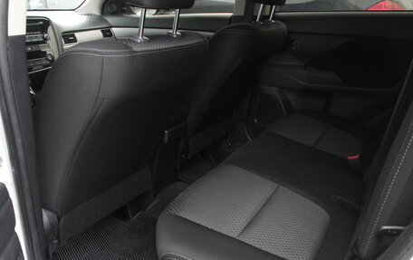 Mitsubishi Outlander III рестайлинг 3, 2018 год, 1 990 000 рублей, 21 фотография