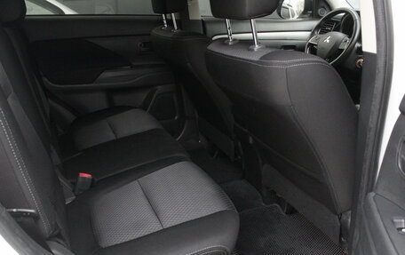 Mitsubishi Outlander III рестайлинг 3, 2018 год, 1 990 000 рублей, 22 фотография