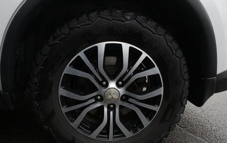 Mitsubishi Outlander III рестайлинг 3, 2018 год, 1 990 000 рублей, 25 фотография