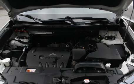 Mitsubishi Outlander III рестайлинг 3, 2018 год, 1 990 000 рублей, 24 фотография