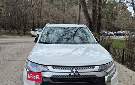 Mitsubishi Outlander III рестайлинг 3, 2018 год, 1 950 000 рублей, 1 фотография