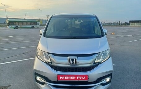 Honda Stepwgn IV, 2016 год, 1 900 000 рублей, 1 фотография