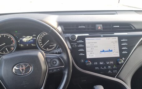 Toyota Camry, 2018 год, 2 740 000 рублей, 2 фотография