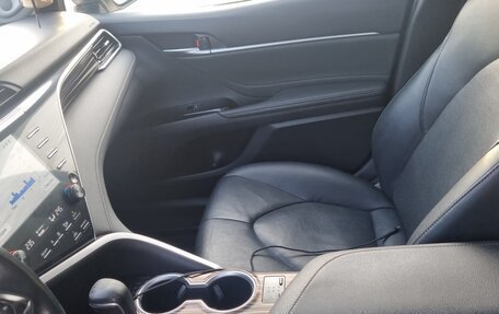 Toyota Camry, 2018 год, 2 740 000 рублей, 3 фотография