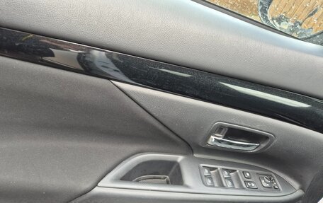 Mitsubishi Outlander III рестайлинг 3, 2018 год, 1 950 000 рублей, 10 фотография