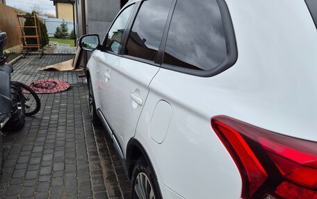 Mitsubishi Outlander III рестайлинг 3, 2018 год, 1 950 000 рублей, 5 фотография