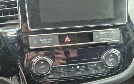 Mitsubishi Outlander III рестайлинг 3, 2018 год, 1 950 000 рублей, 16 фотография