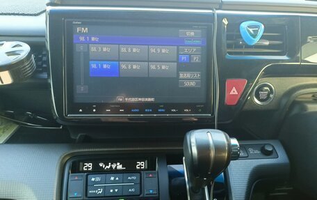 Honda Stepwgn IV, 2016 год, 1 900 000 рублей, 5 фотография