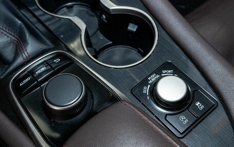 Lexus RX IV рестайлинг, 2016 год, 3 500 000 рублей, 12 фотография