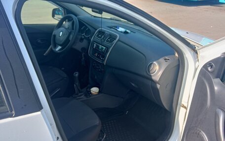 Renault Logan II, 2017 год, 450 000 рублей, 7 фотография