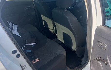 Renault Logan II, 2017 год, 450 000 рублей, 6 фотография