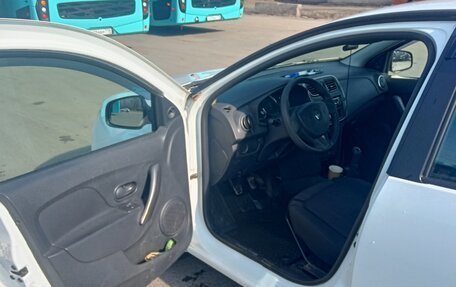 Renault Logan II, 2017 год, 450 000 рублей, 9 фотография