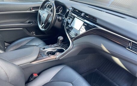 Toyota Camry, 2020 год, 2 600 000 рублей, 6 фотография