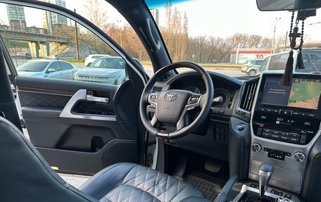 Toyota Land Cruiser 200, 2017 год, 4 950 000 рублей, 4 фотография