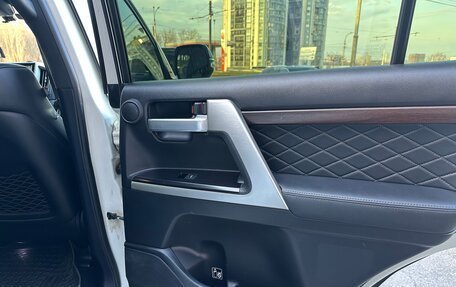 Toyota Land Cruiser 200, 2017 год, 4 950 000 рублей, 7 фотография