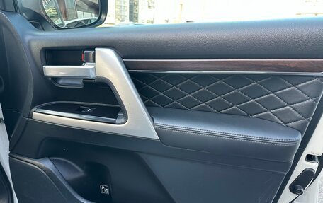 Toyota Land Cruiser 200, 2017 год, 4 950 000 рублей, 5 фотография