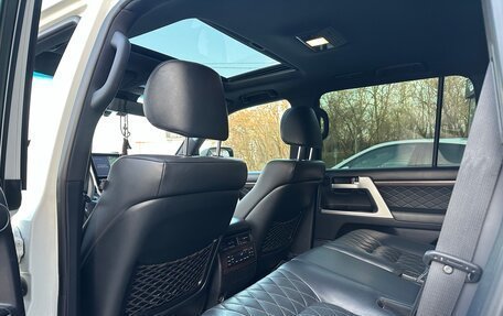 Toyota Land Cruiser 200, 2017 год, 4 950 000 рублей, 10 фотография