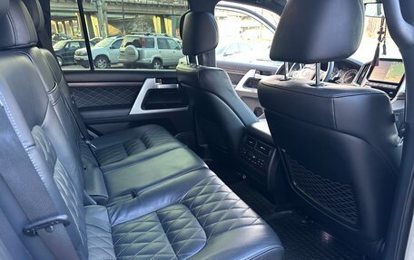 Toyota Land Cruiser 200, 2017 год, 4 950 000 рублей, 8 фотография