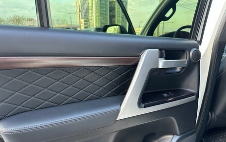 Toyota Land Cruiser 200, 2017 год, 4 950 000 рублей, 9 фотография