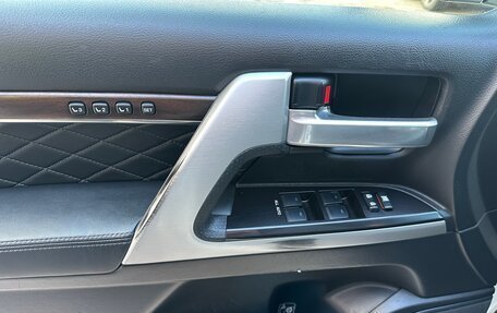 Toyota Land Cruiser 200, 2017 год, 4 950 000 рублей, 15 фотография