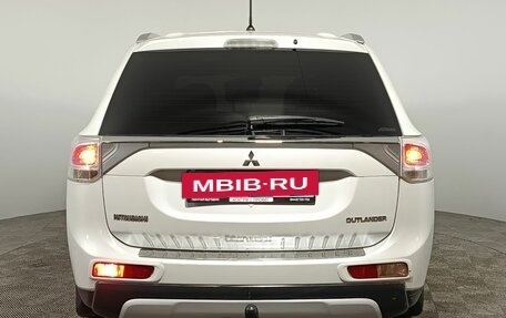 Mitsubishi Outlander III рестайлинг 3, 2014 год, 1 430 000 рублей, 6 фотография