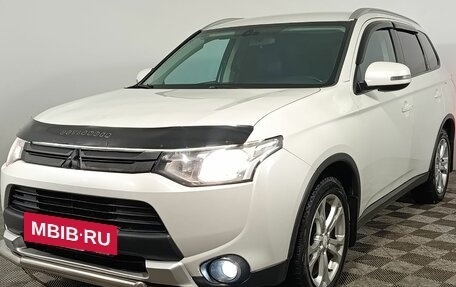 Mitsubishi Outlander III рестайлинг 3, 2014 год, 1 430 000 рублей, 3 фотография