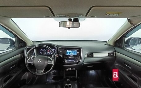 Mitsubishi Outlander III рестайлинг 3, 2014 год, 1 430 000 рублей, 10 фотография