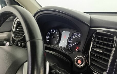 Mitsubishi Outlander III рестайлинг 3, 2014 год, 1 430 000 рублей, 13 фотография