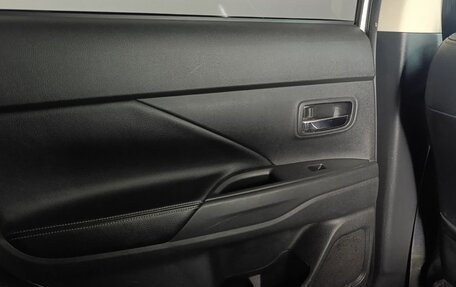 Mitsubishi Outlander III рестайлинг 3, 2014 год, 1 430 000 рублей, 19 фотография