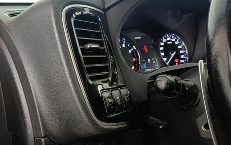 Mitsubishi Outlander III рестайлинг 3, 2014 год, 1 430 000 рублей, 12 фотография