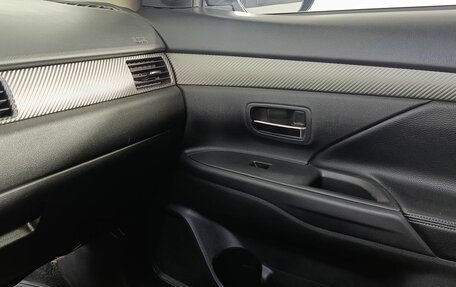 Mitsubishi Outlander III рестайлинг 3, 2014 год, 1 430 000 рублей, 16 фотография