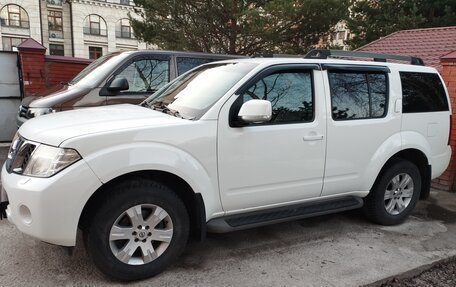 Nissan Pathfinder, 2012 год, 1 400 000 рублей, 2 фотография