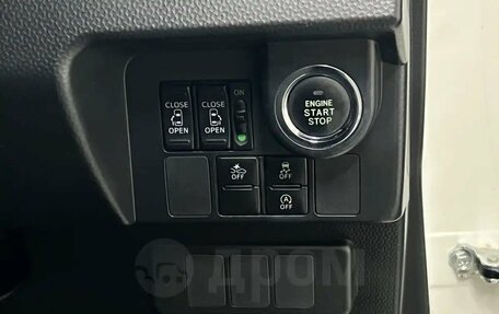 Toyota Roomy I, 2017 год, 1 077 000 рублей, 13 фотография