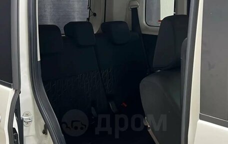 Toyota Roomy I, 2017 год, 1 077 000 рублей, 18 фотография