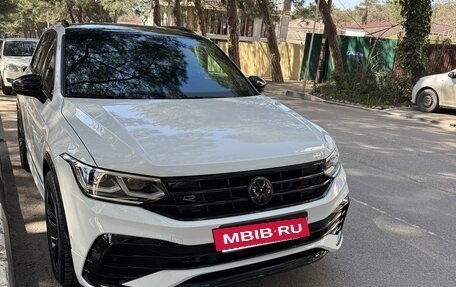 Volkswagen Tiguan II, 2021 год, 3 850 000 рублей, 2 фотография