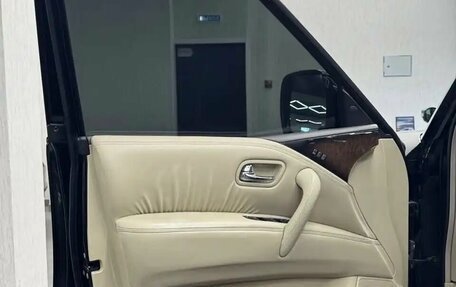 Infiniti QX56, 2011 год, 2 950 000 рублей, 16 фотография