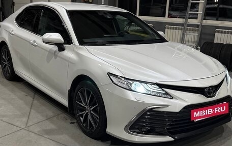 Toyota Camry, 2021 год, 3 790 000 рублей, 2 фотография