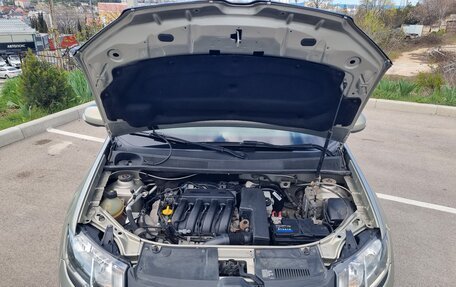 Renault Logan II, 2018 год, 987 000 рублей, 18 фотография