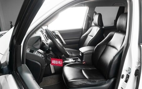 Toyota Land Cruiser Prado 150 рестайлинг 2, 2010 год, 3 199 000 рублей, 10 фотография