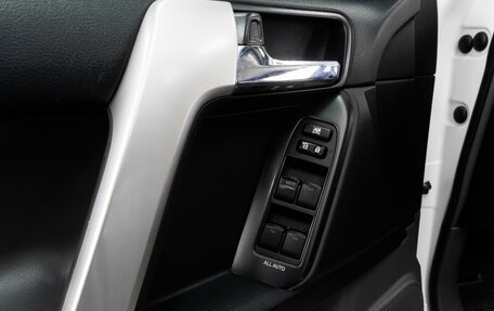 Toyota Land Cruiser Prado 150 рестайлинг 2, 2010 год, 3 199 000 рублей, 28 фотография