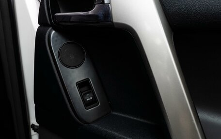 Toyota Land Cruiser Prado 150 рестайлинг 2, 2010 год, 3 199 000 рублей, 33 фотография