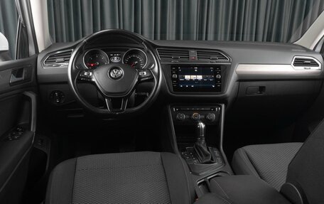 Volkswagen Tiguan II, 2018 год, 2 194 000 рублей, 6 фотография