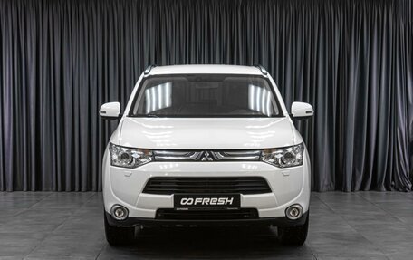 Mitsubishi Outlander III рестайлинг 3, 2013 год, 1 699 000 рублей, 3 фотография