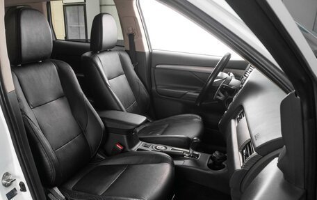 Mitsubishi Outlander III рестайлинг 3, 2013 год, 1 699 000 рублей, 8 фотография