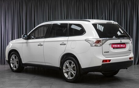 Mitsubishi Outlander III рестайлинг 3, 2013 год, 1 699 000 рублей, 2 фотография