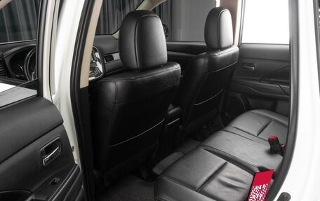 Mitsubishi Outlander III рестайлинг 3, 2013 год, 1 699 000 рублей, 11 фотография